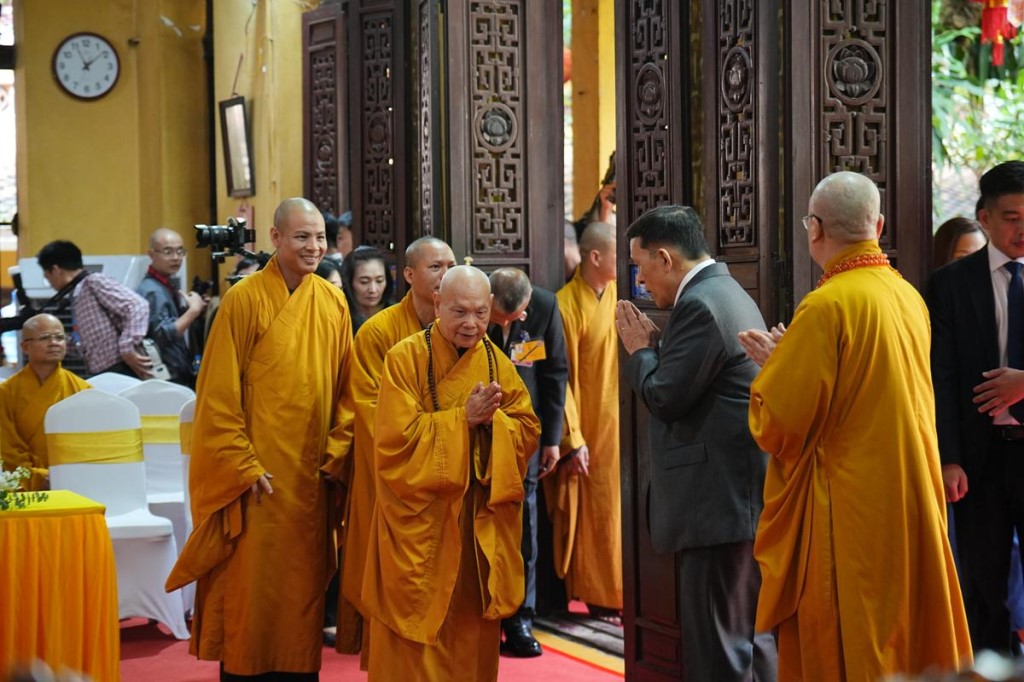 nha vua thai lan tham chua quan su_nguoiphattu.com22.jpg